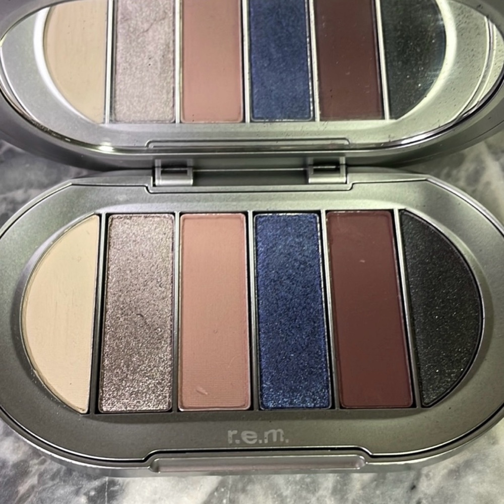 REM r.e.m. Beauty Eyeshadow Palette Midnight Snack
